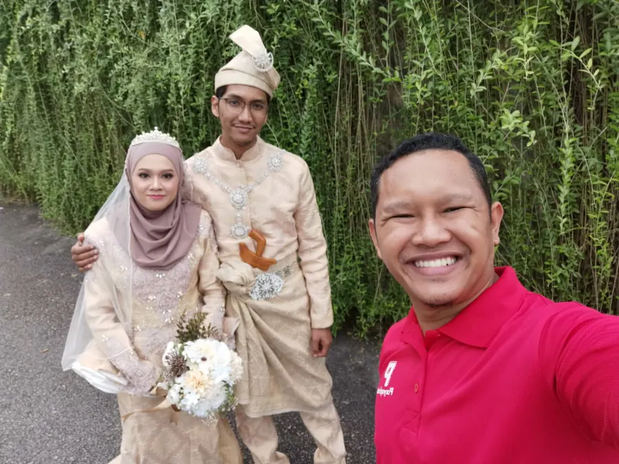Fotografer Pixyophoto bersama pengantin