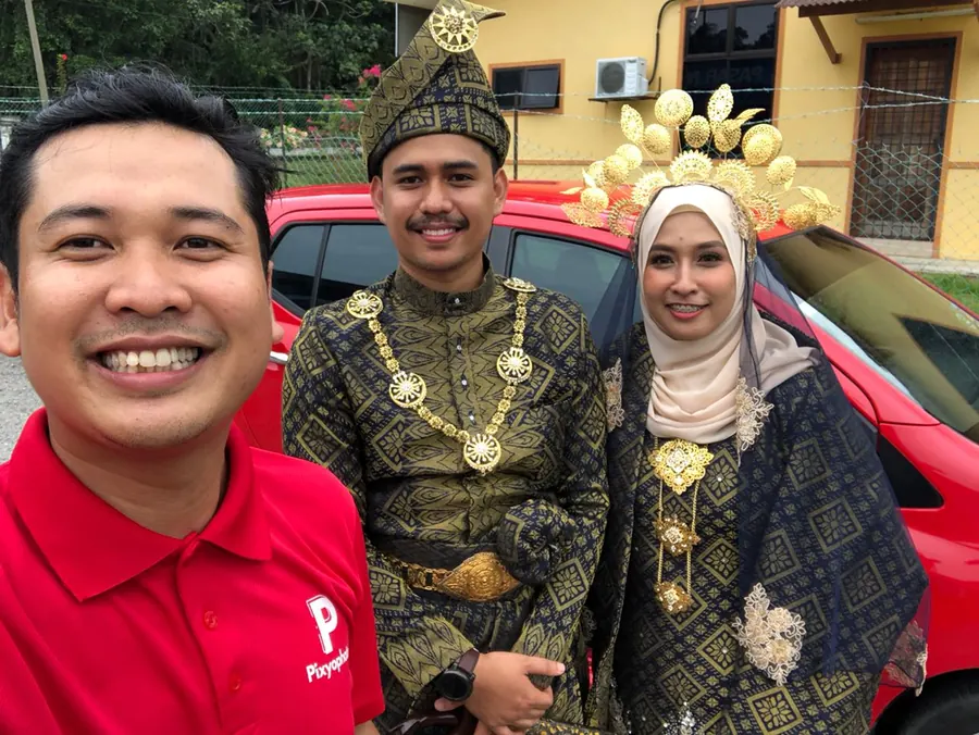 Fotografer Pixyophoto bersama pengantin
