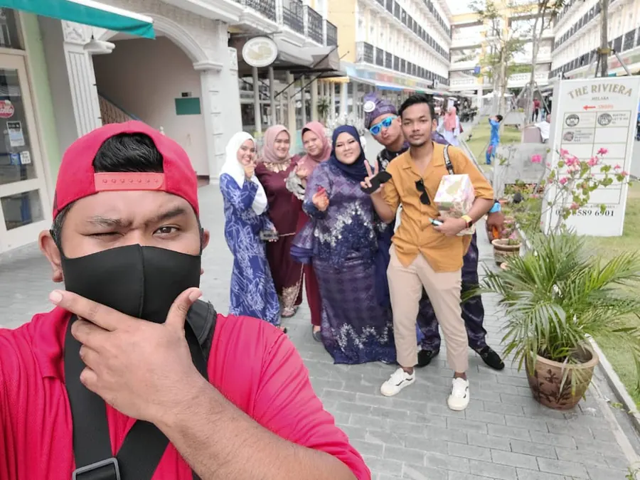 Fotografer Pixyophoto bersama pengantin