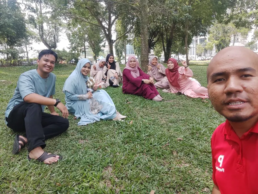 Fotografer Pixyophoto bersama pengantin