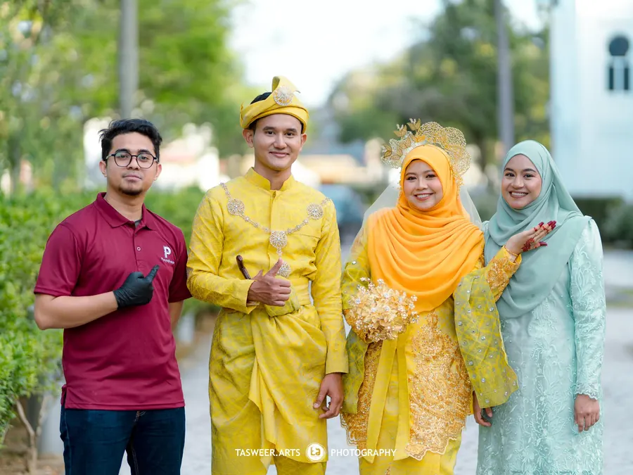Fotografer Pixyophoto bersama pengantin